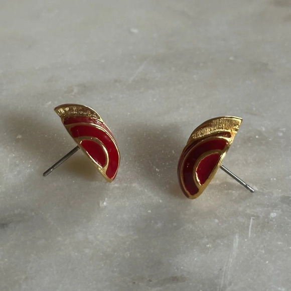 Vintage Earrings Gold Tone Cherry Red Enamel Studs Croissant Shell Shape - Picture 4 of 6